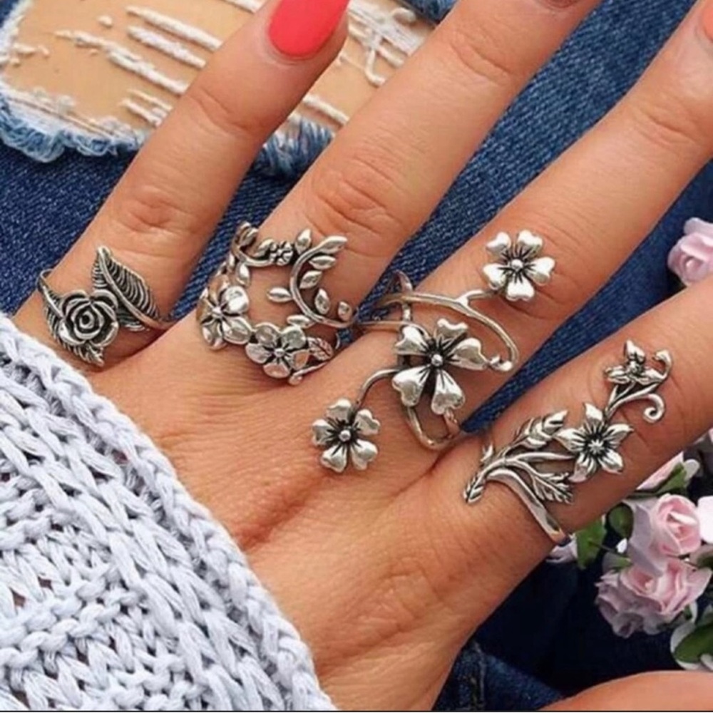 Restock- 4 Piece Boho Floral Antiqued Silver Ring Set